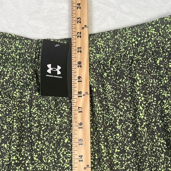 Under Armour Loose fit UA 9" Stretch Printed Training Shorts NWT Men's 2XL - Picture 3 of 7